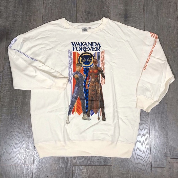 NWOT Sweatshirt Pullover “Wakanda Forever” Size M - Picture 1 of 6